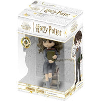 Figura Hermione Pila de Grimorios Harry Potter